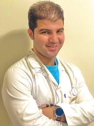 د. أحمد منصور يكشف طرق السيطرة على التهابات الحنجرة المزمنة عند المدخنين