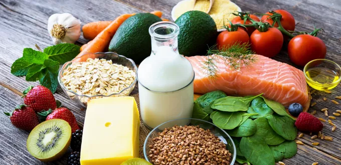 د. عمرو مسعد يقدم روشتة عالمية لأفضل الأطعمة المشروبات المضادة للالتهابات