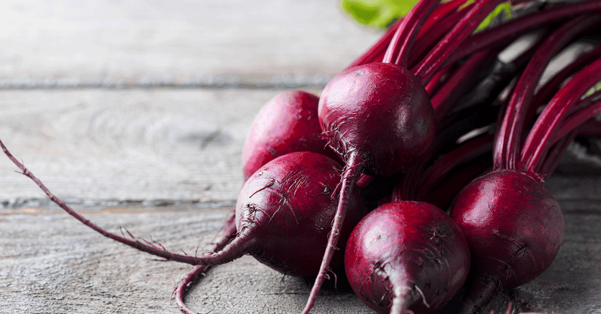 د. عمرو مسعد يقدم روشتة عالمية لأفضل الأطعمة المشروبات المضادة للالتهابات