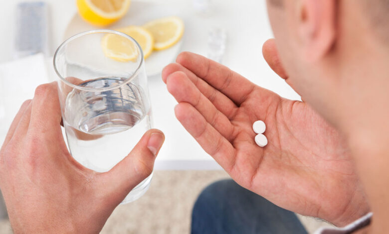 انتبه كذا مرض بيسببه تناول البروفين والمسكنات.. خطر صامت في درج الدواء