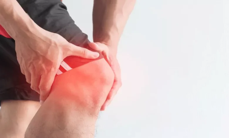 ألم الركبة الصغير قد يكون إنذارًا مبكرًا لخطر أكبر