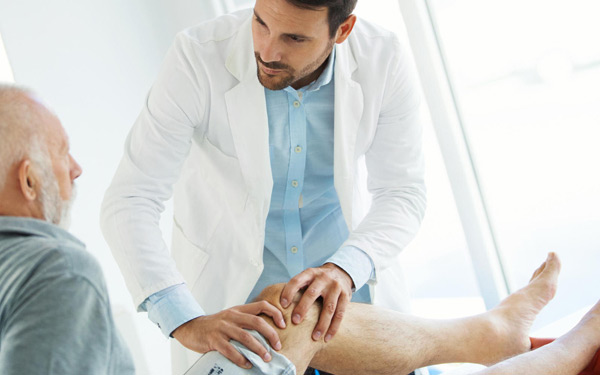 ألم الركبة الصغير قد يكون إنذارًا مبكرًا لخطر أكبر