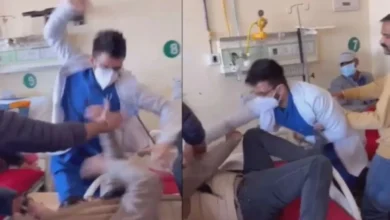 فيديو صادم يهز الهند.. طبيب يعتدي على مريض داخل مستشفى حكومي بشيملا