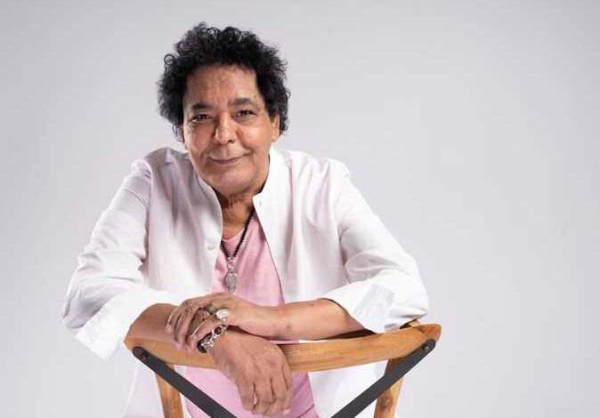 بعد عودته من قطر.. نقل النجم محمد منير إلى المستشفى| آخر تطورات الحالة الصحية