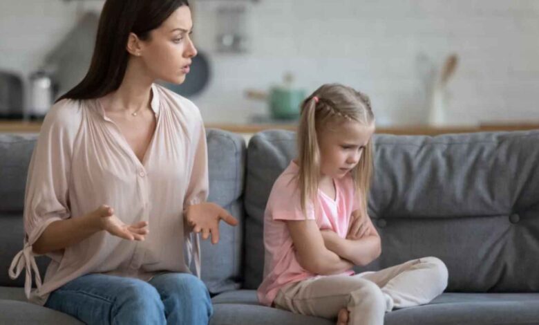 أبناء بلا صوت.. كيف تصنع الأم النرجسية جراحًا نفسية عميقة وتهدد أمان أولادها؟