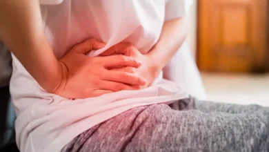 ألم الحوض المستمر لا يُستهان به.. تحذيرات أطباء من مضاعفات التهاب الحوض