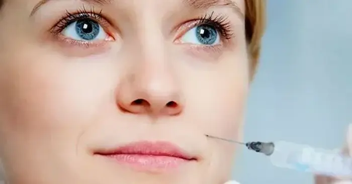 إبر النضارة تعيد الحيوية للبشرة المتعبة.. د. رشا حسين توضح الفوائد والنتائج